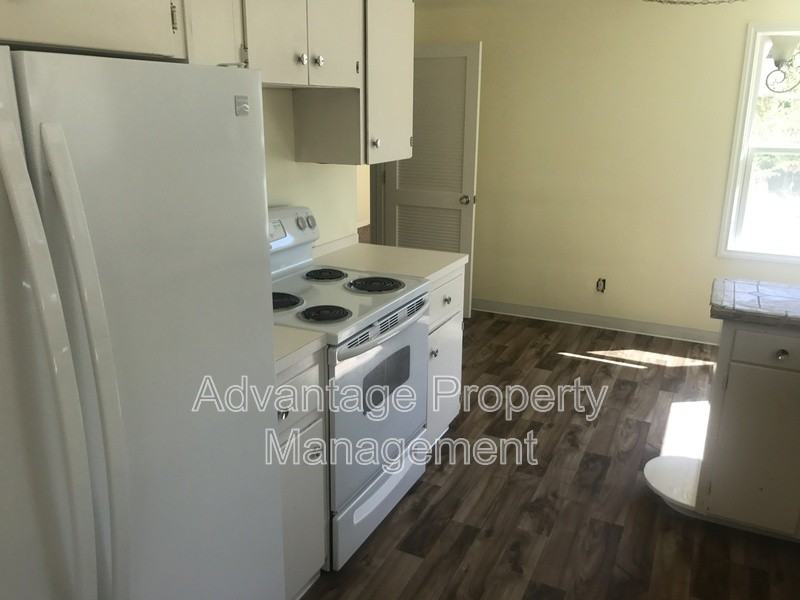 615 Se Atwood Ave - Photo 2 of 12