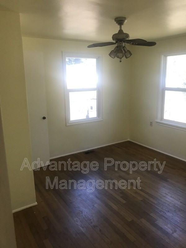 615 Se Atwood Ave - Photo 5 of 12