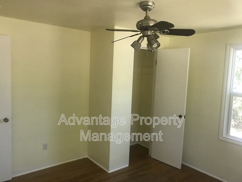 615 Se Atwood Ave - Photo 7 of 12