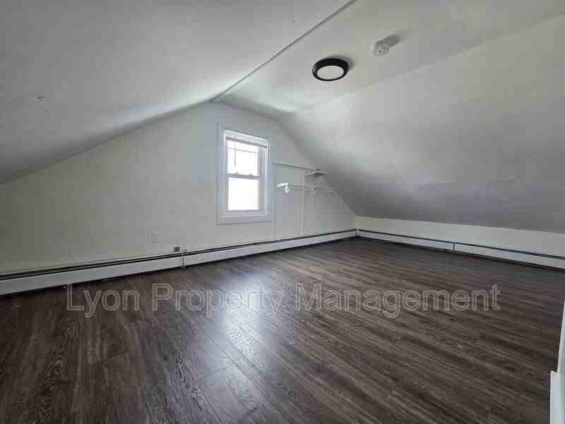 94 Webster Ave #2 - Photo 5 of 15