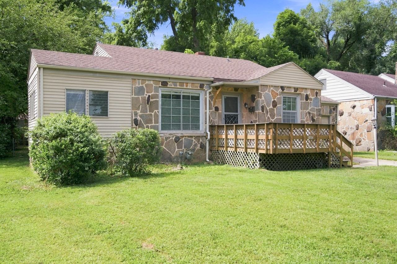 1954 E Cherry St - Photo 2 of 18