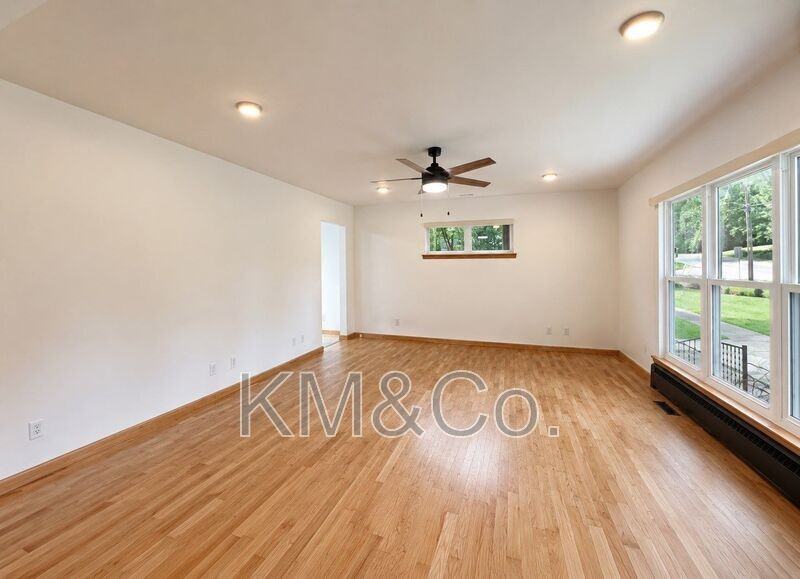 535 Elm St #1stFL - Photo 7 of 19