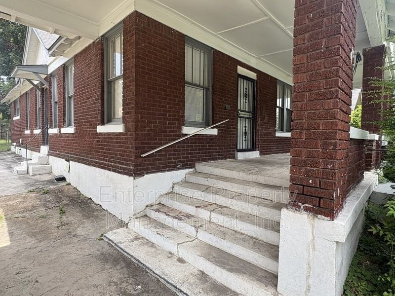 836 Maury St - Photo 6 of 35
