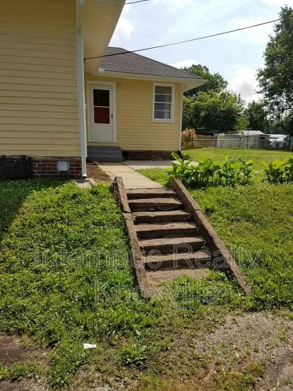 1900 Nickerson Ave - Photo 2 of 20