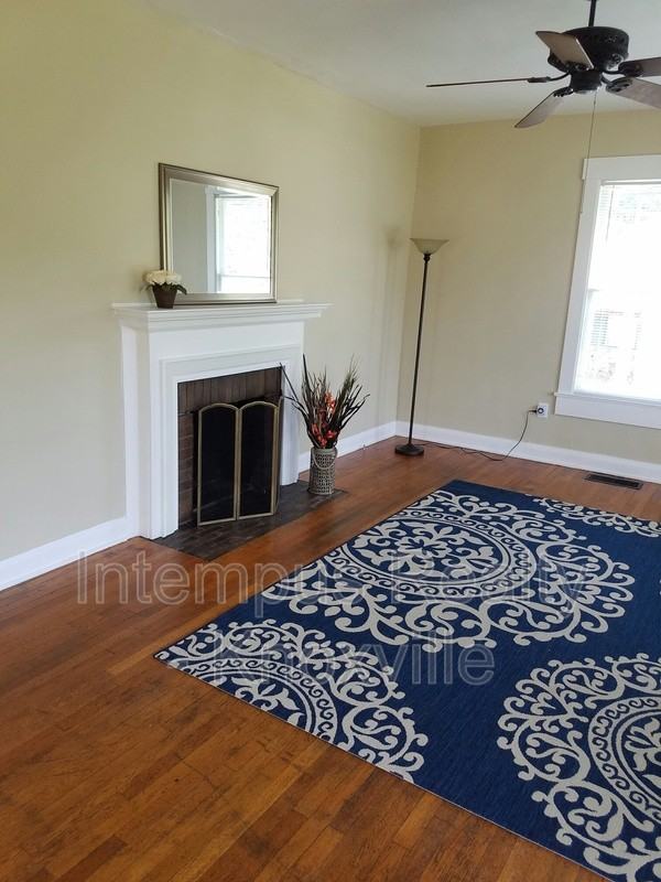 1900 Nickerson Ave - Photo 4 of 20