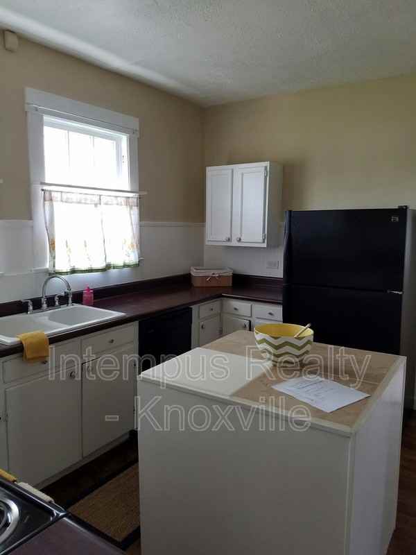 1900 Nickerson Ave - Photo 7 of 20