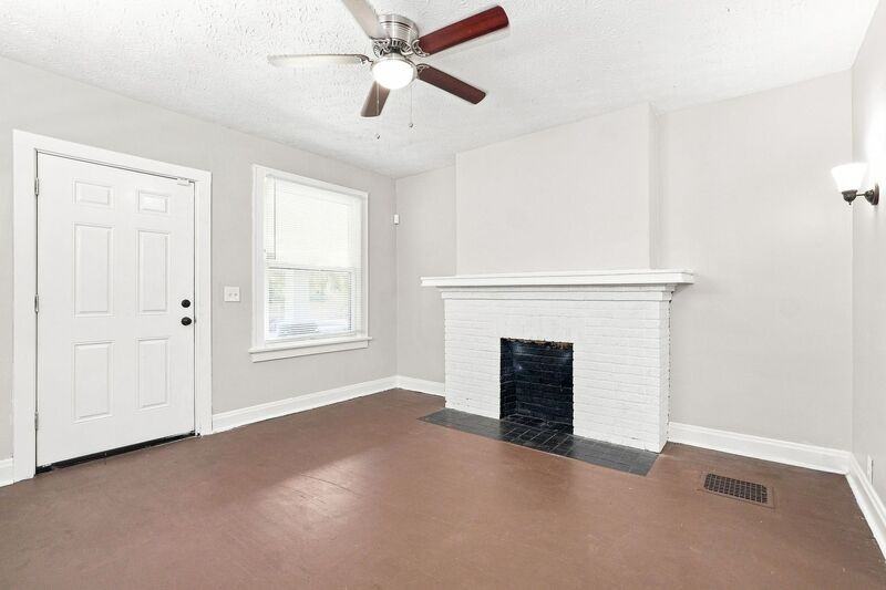 132 S Highland Ave - Photo 3 of 10