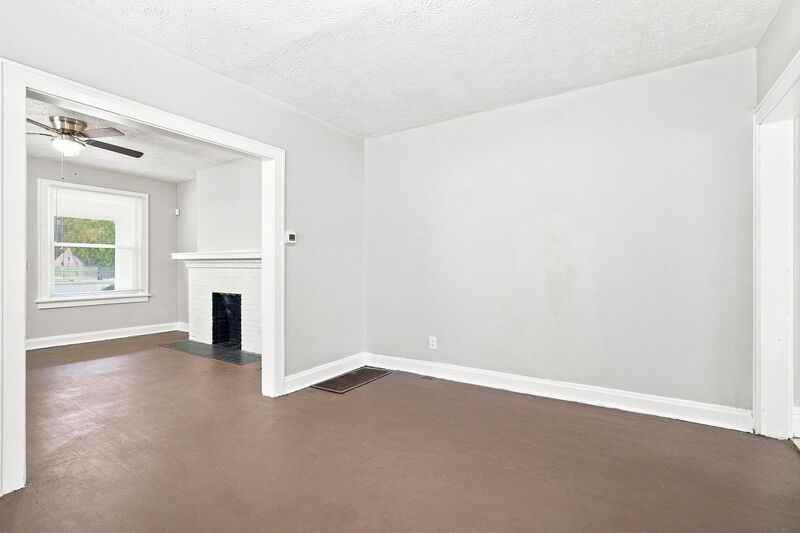 132 S Highland Ave - Photo 5 of 10