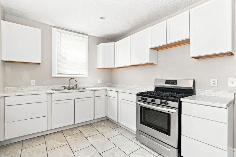 132 S Highland Ave - Photo 6 of 10
