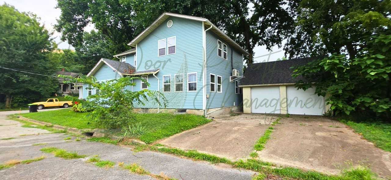 630 N Pleasant St - Photo 3 of 50