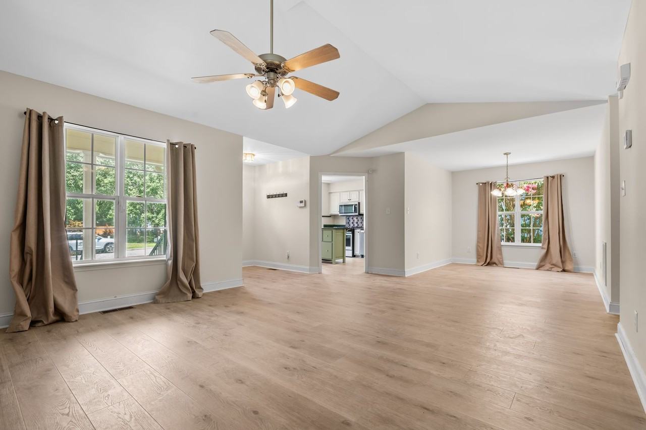 5703 Stardust Dr - Photo 3 of 21