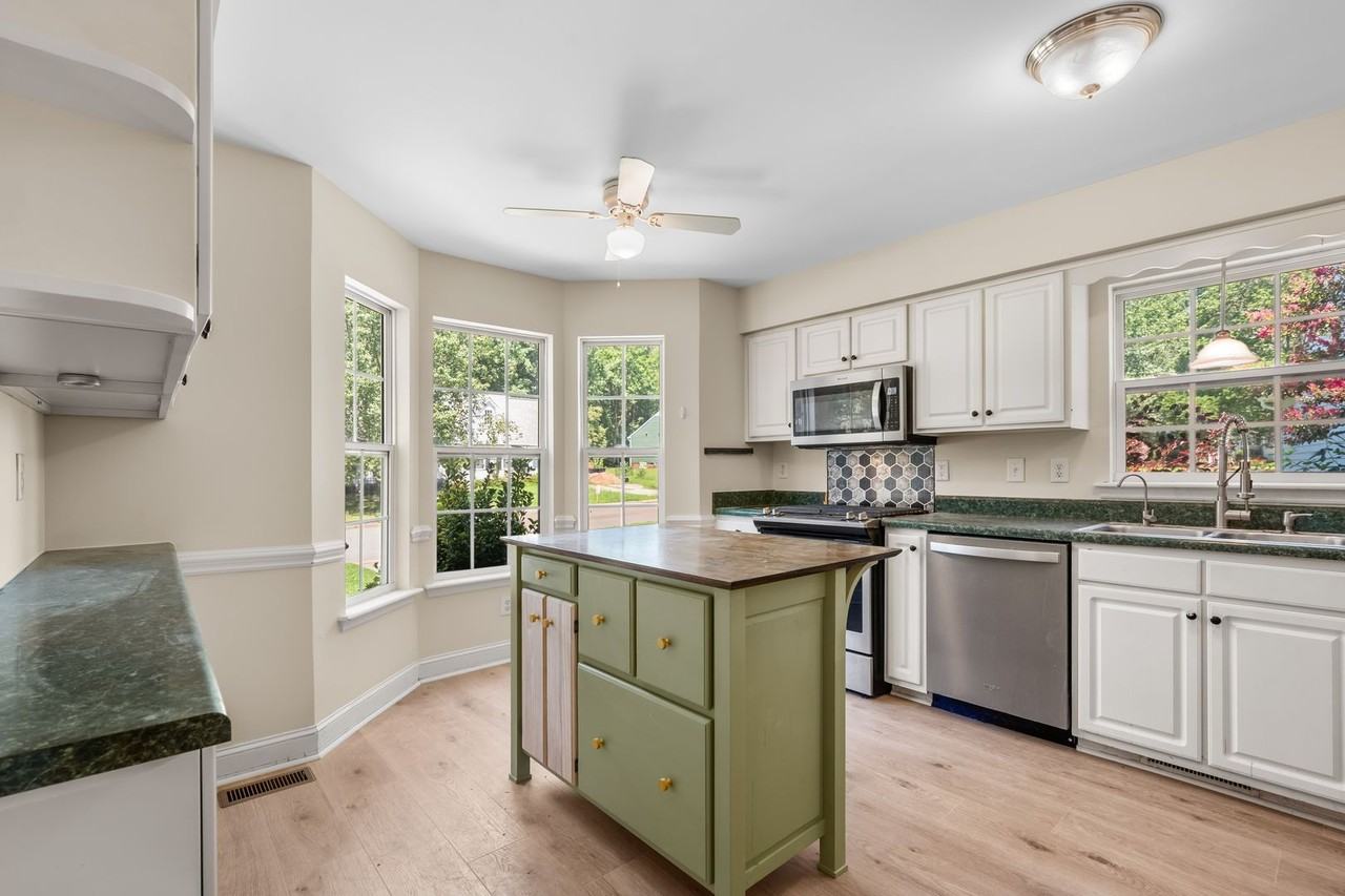5703 Stardust Dr - Photo 4 of 21