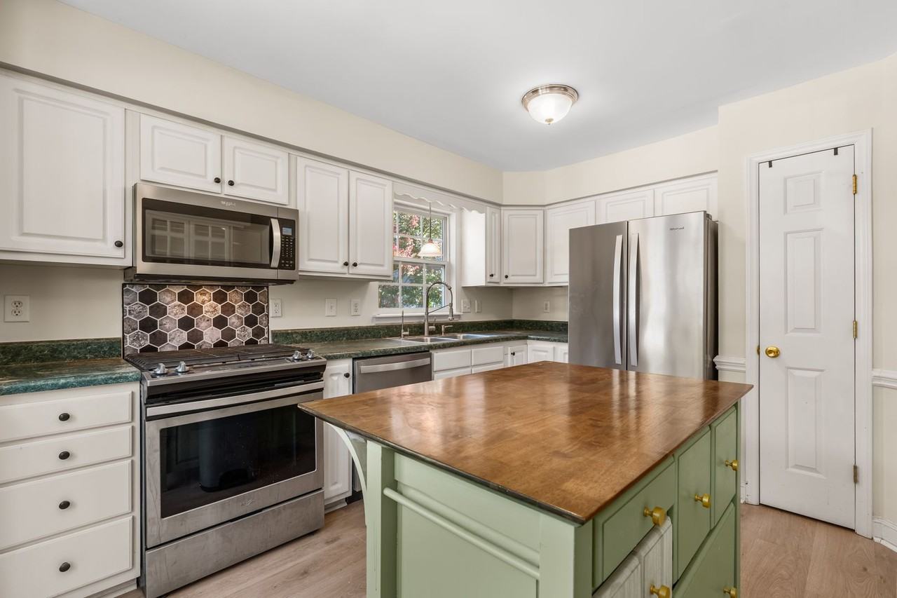 5703 Stardust Dr - Photo 5 of 21