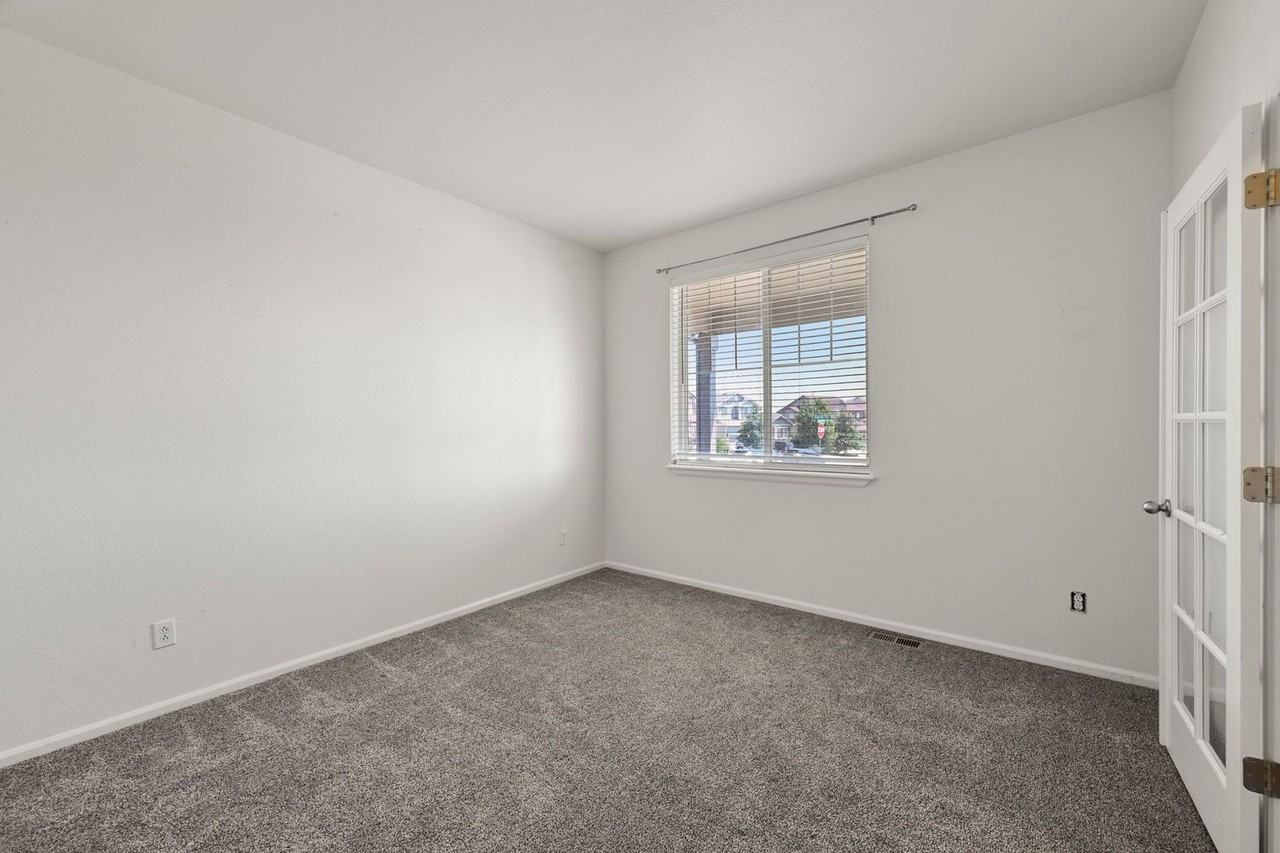 11850 Kalmath Way - Photo 4 of 40