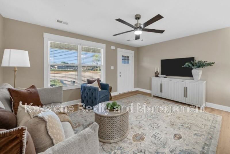 306 Wisteria Ln - Photo 3 of 17