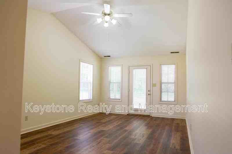 755 Sivley Rd - Photo 4 of 13