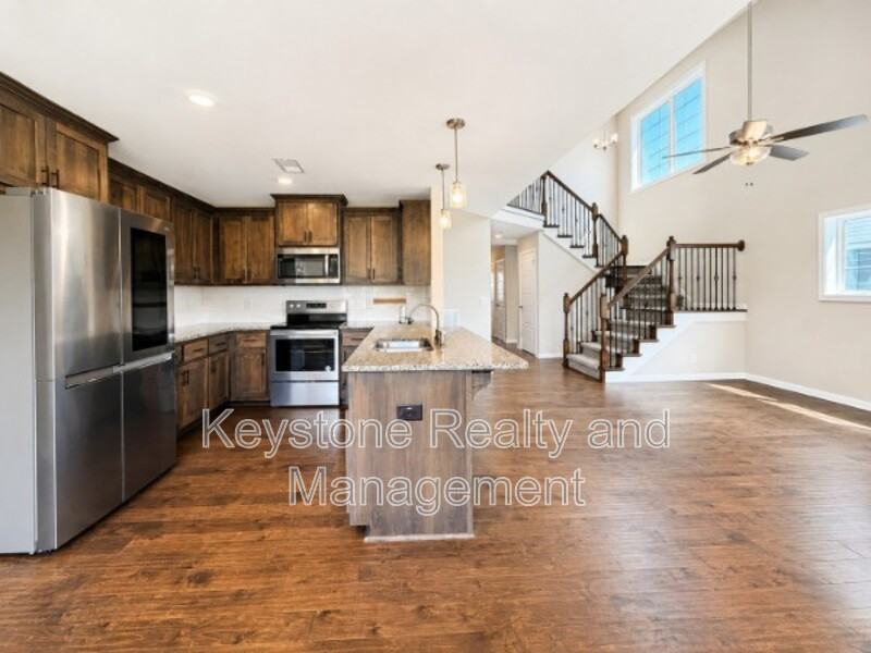 384 Wingfield Dr - Photo 2 of 16