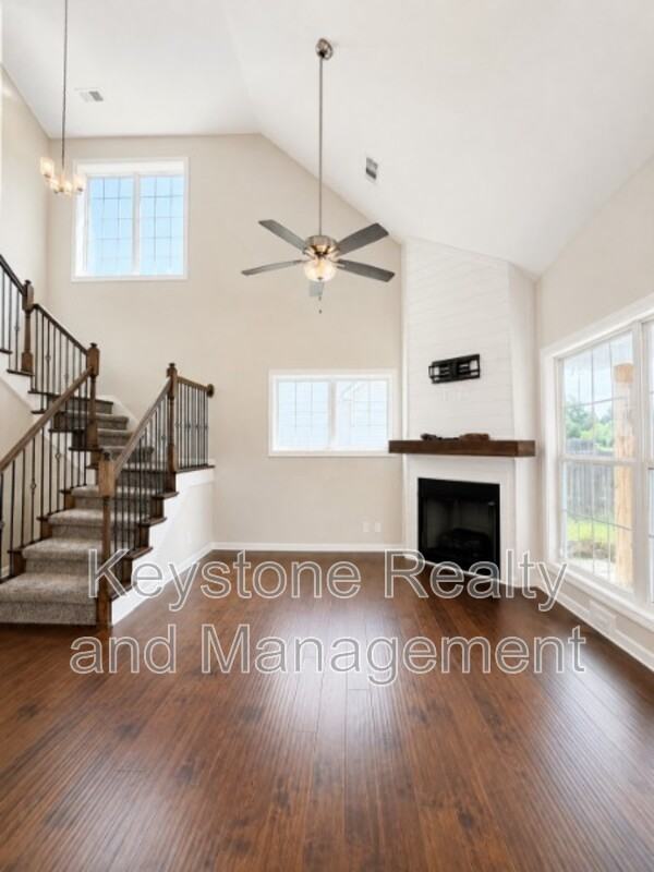 384 Wingfield Dr - Photo 5 of 16