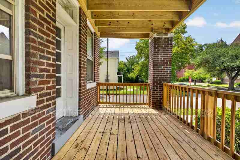 259 Broad St - Photo 4 of 21