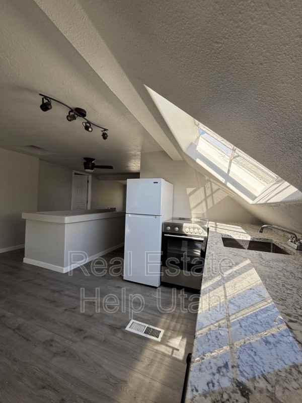 365 S Elizabeth St #5 - Photo 2 of 16