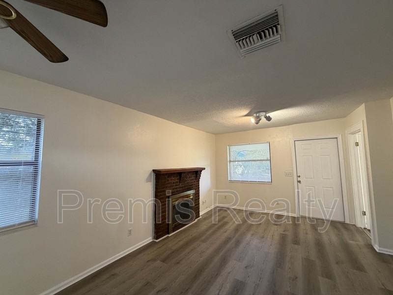 1319 Georgia Ave - Photo 5 of 22