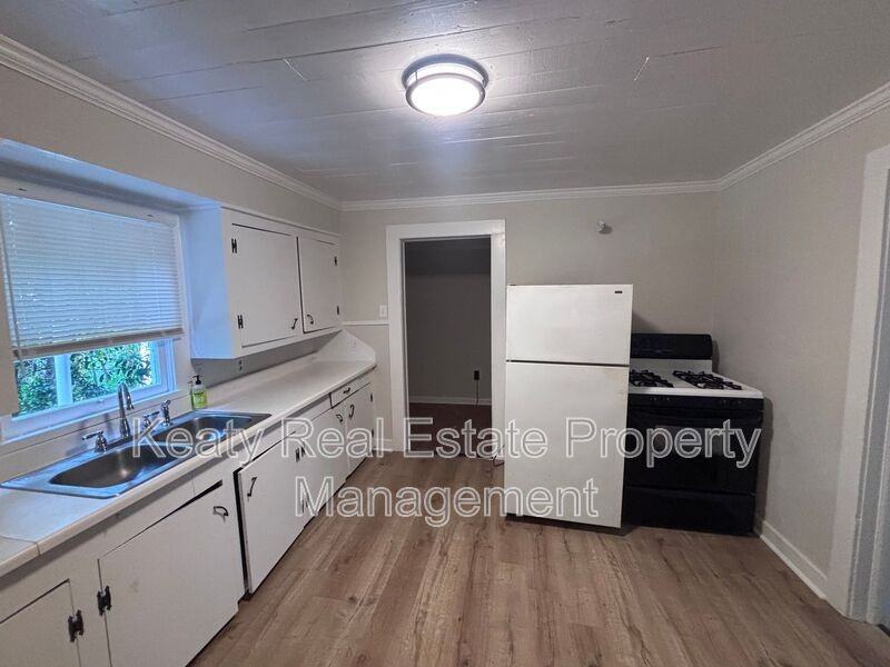 408 1/2 Harding St - Photo 2 of 11