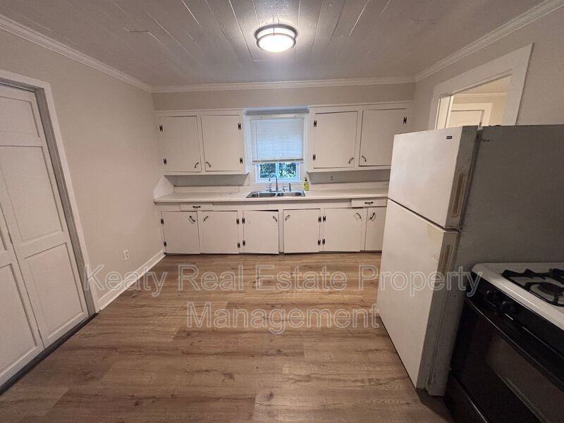 408 1/2 Harding St - Photo 3 of 11