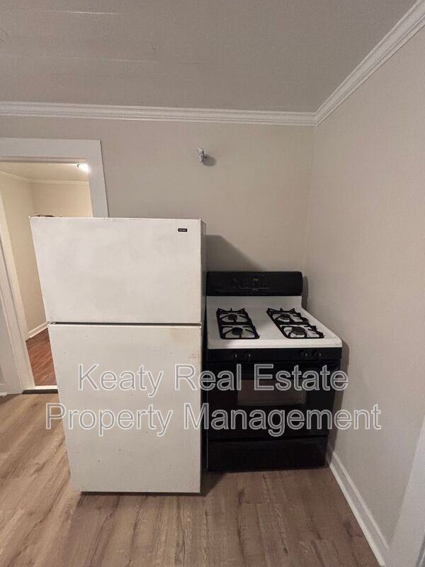 408 1/2 Harding St - Photo 4 of 11