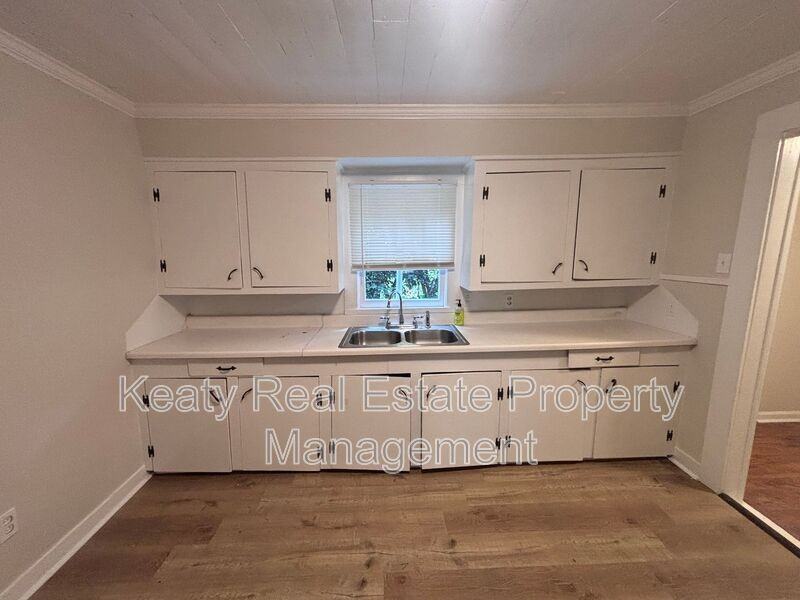 408 1/2 Harding St - Photo 5 of 11