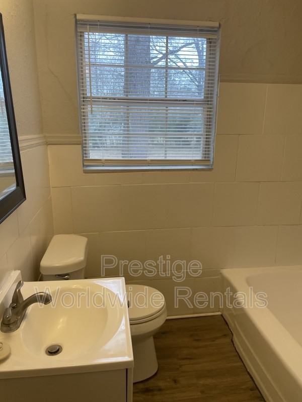1034 Brooks Rd - Photo 4 of 8
