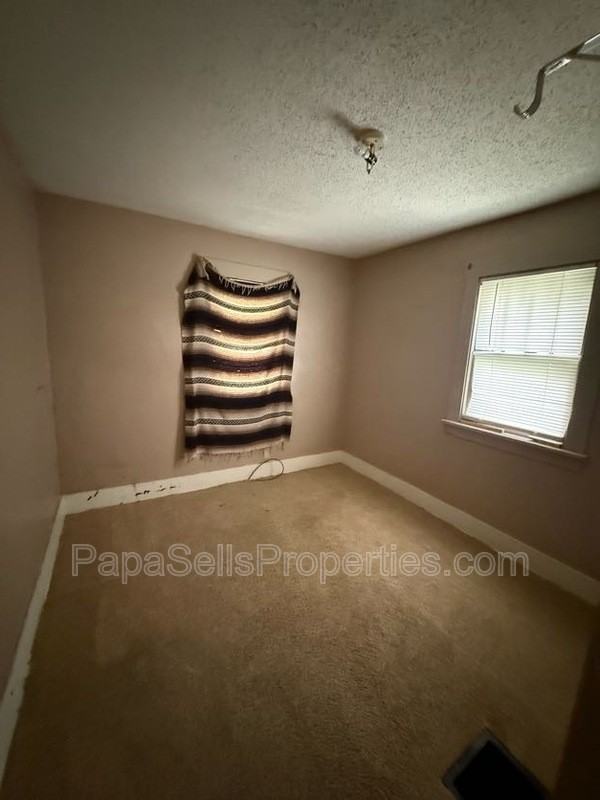 2067 N Maple Ave - Photo 7 of 13