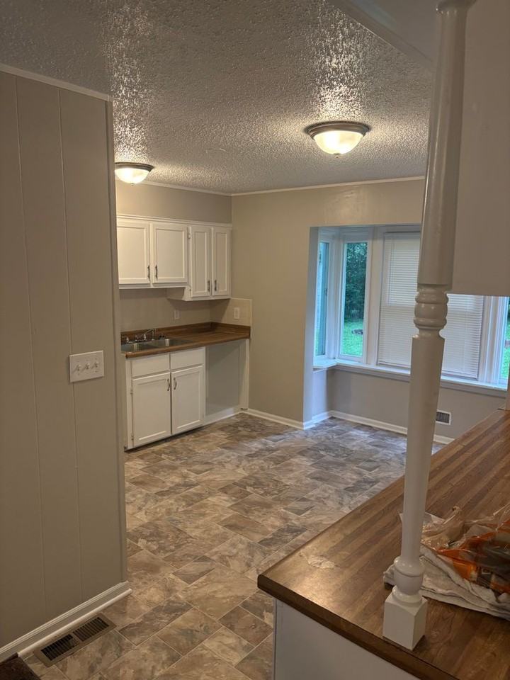 10811 Cambridge Ave - Photo 2 of 7