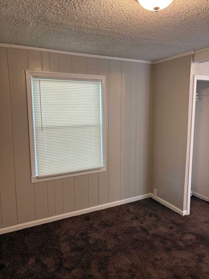 10811 Cambridge Ave - Photo 6 of 7