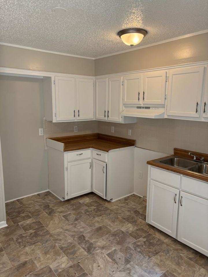 10811 Cambridge Ave - Photo 7 of 7