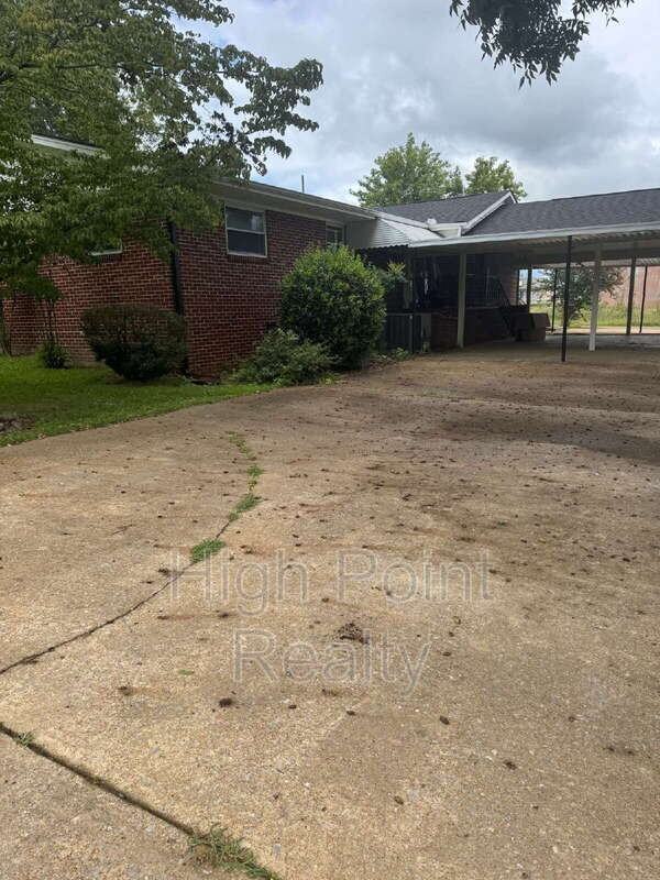 61 Rains Ave - Photo 3 of 13