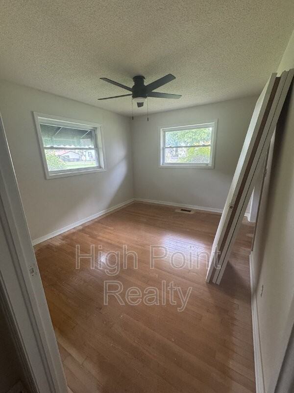 61 Rains Ave - Photo 5 of 13