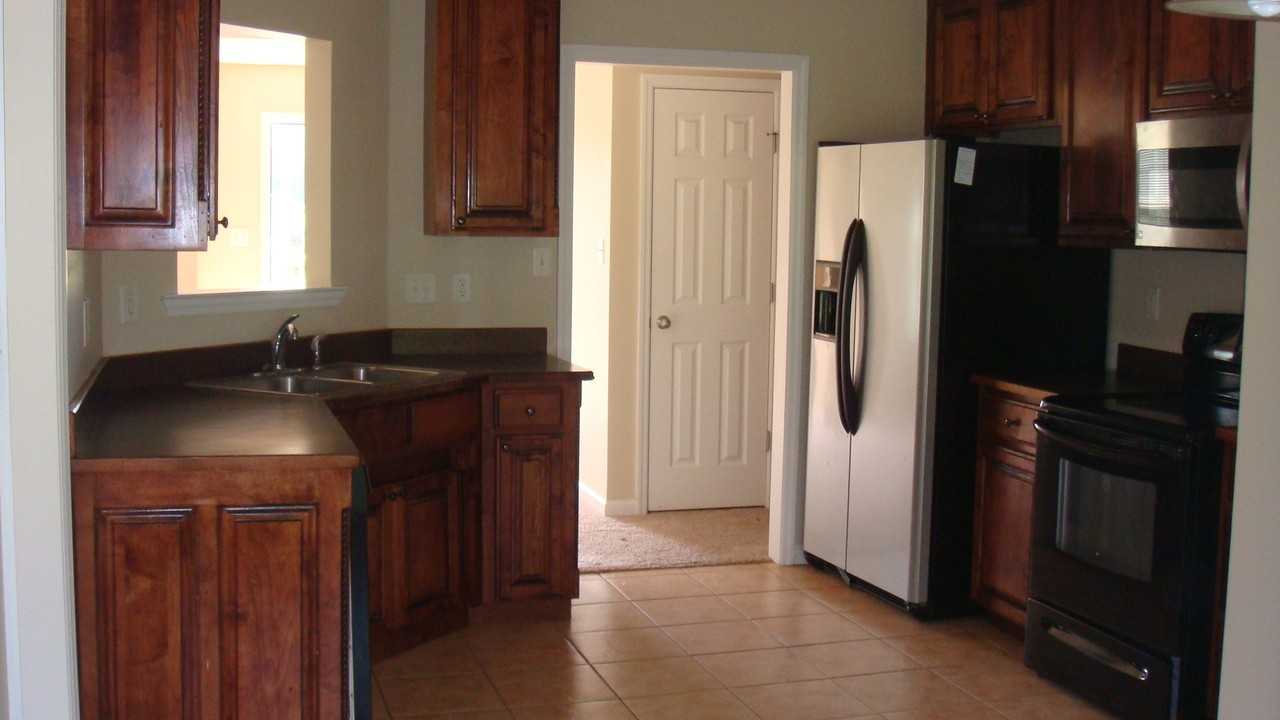 5761 Emily Ln - Photo 4 of 11