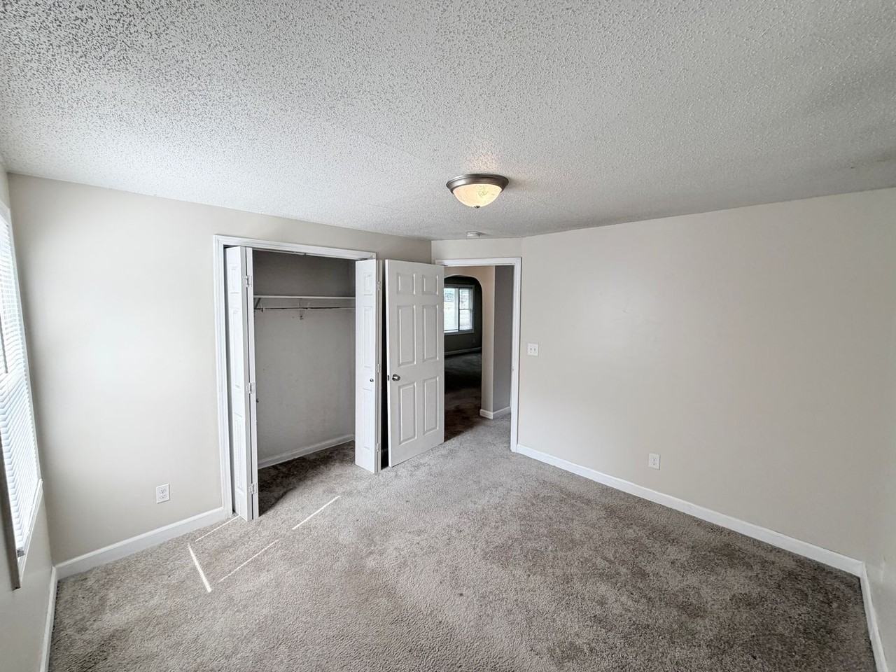 6215 Lathrop Ave - Photo 6 of 8
