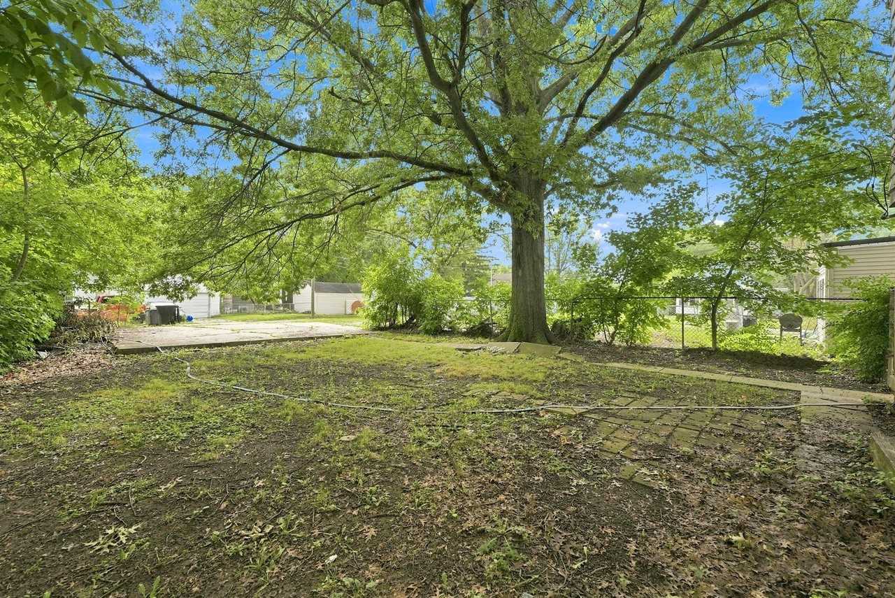 4029 Weisser Park Ave - Photo 3 of 34