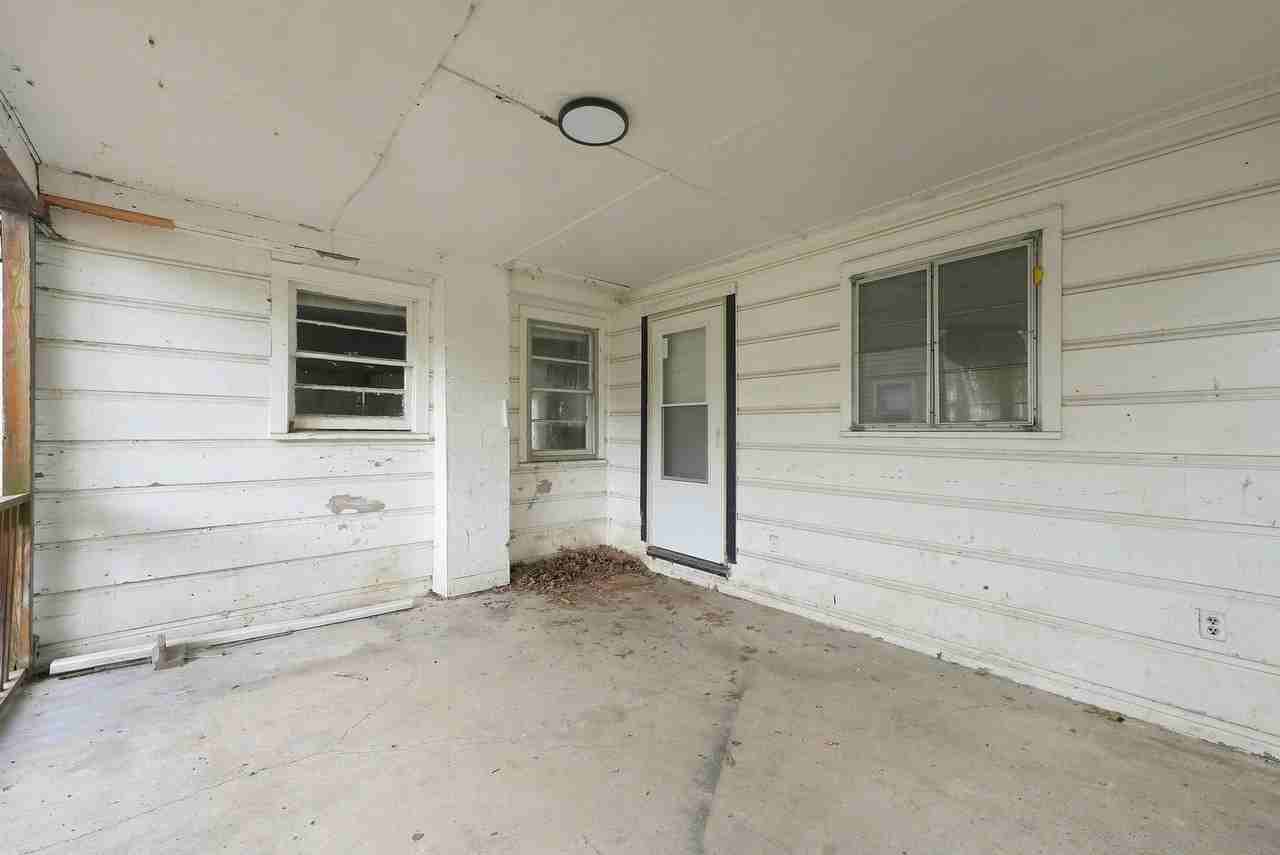4029 Weisser Park Ave - Photo 5 of 34