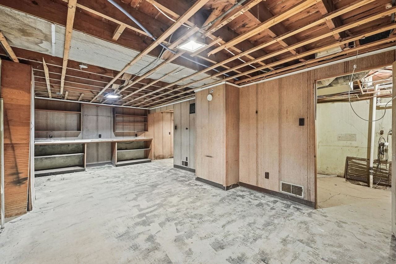 4029 Weisser Park Ave - Photo 7 of 34