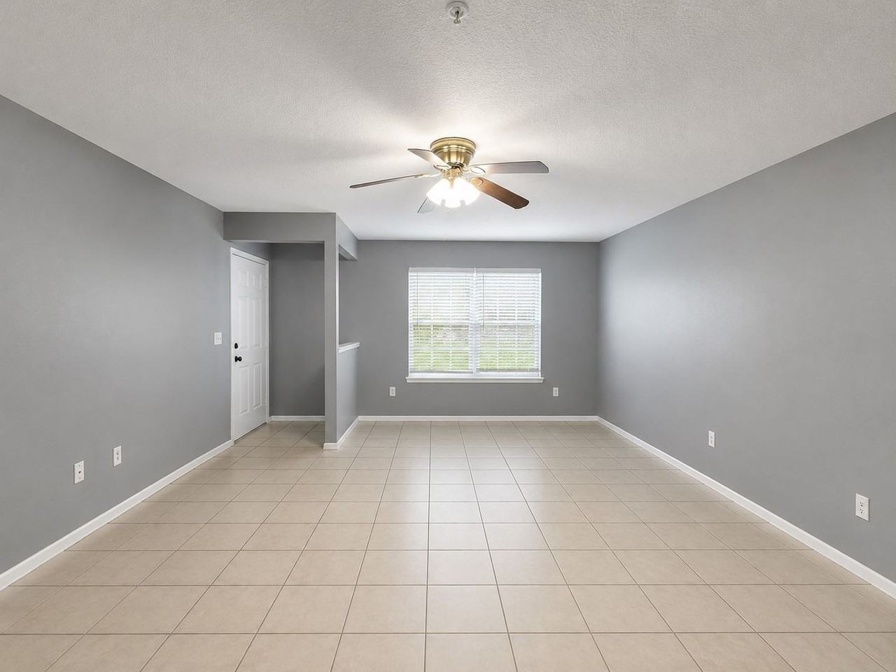 112 Reserve Cir #100 - Photo 3 of 14