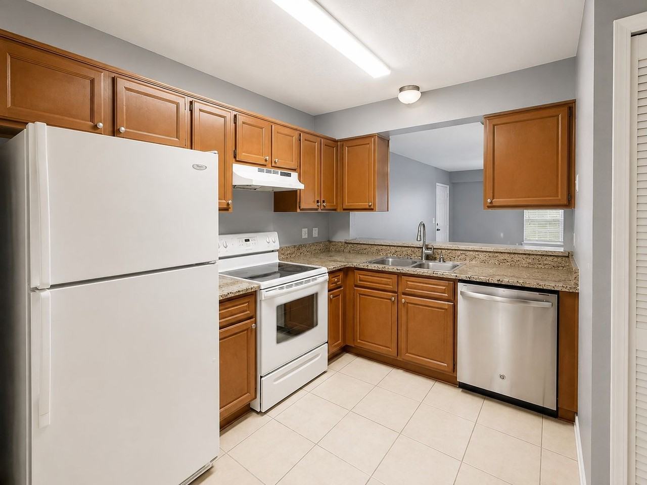 112 Reserve Cir #100 - Photo 5 of 14