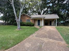 featured image of 1695 Ravenwood Ln