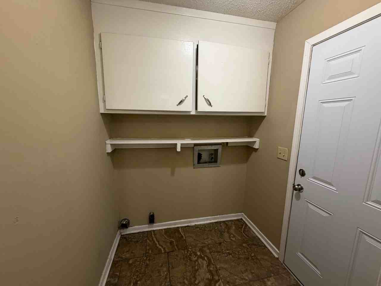 1695 Ravenwood Ln - Photo 7 of 13