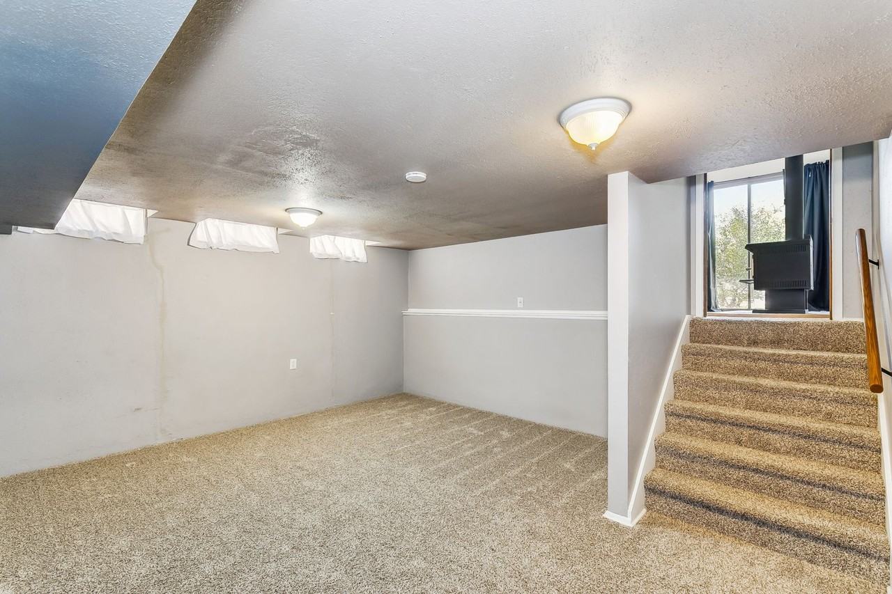 873 E Greenway Ct - Photo 3 of 11