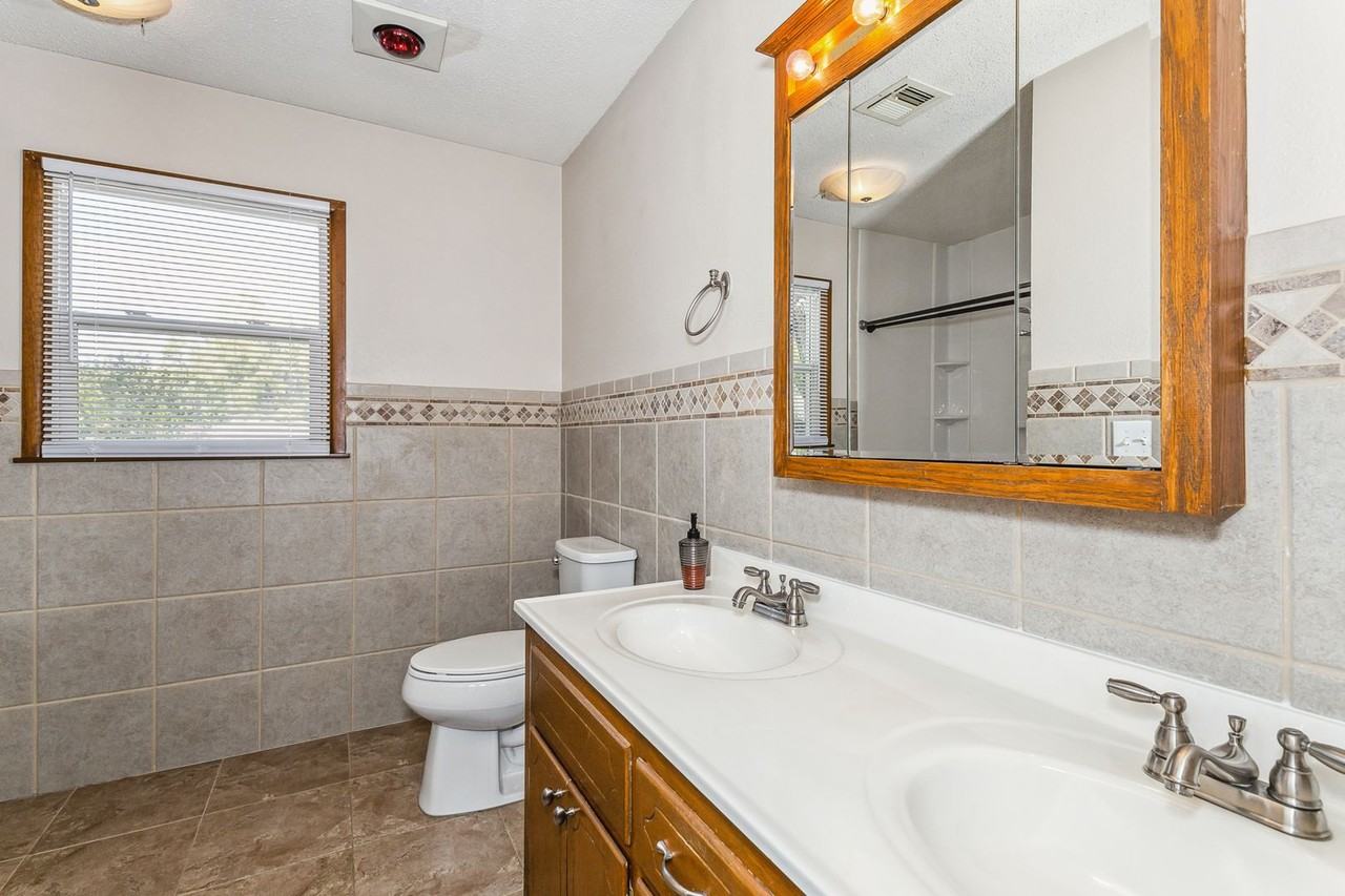 873 E Greenway Ct - Photo 6 of 11