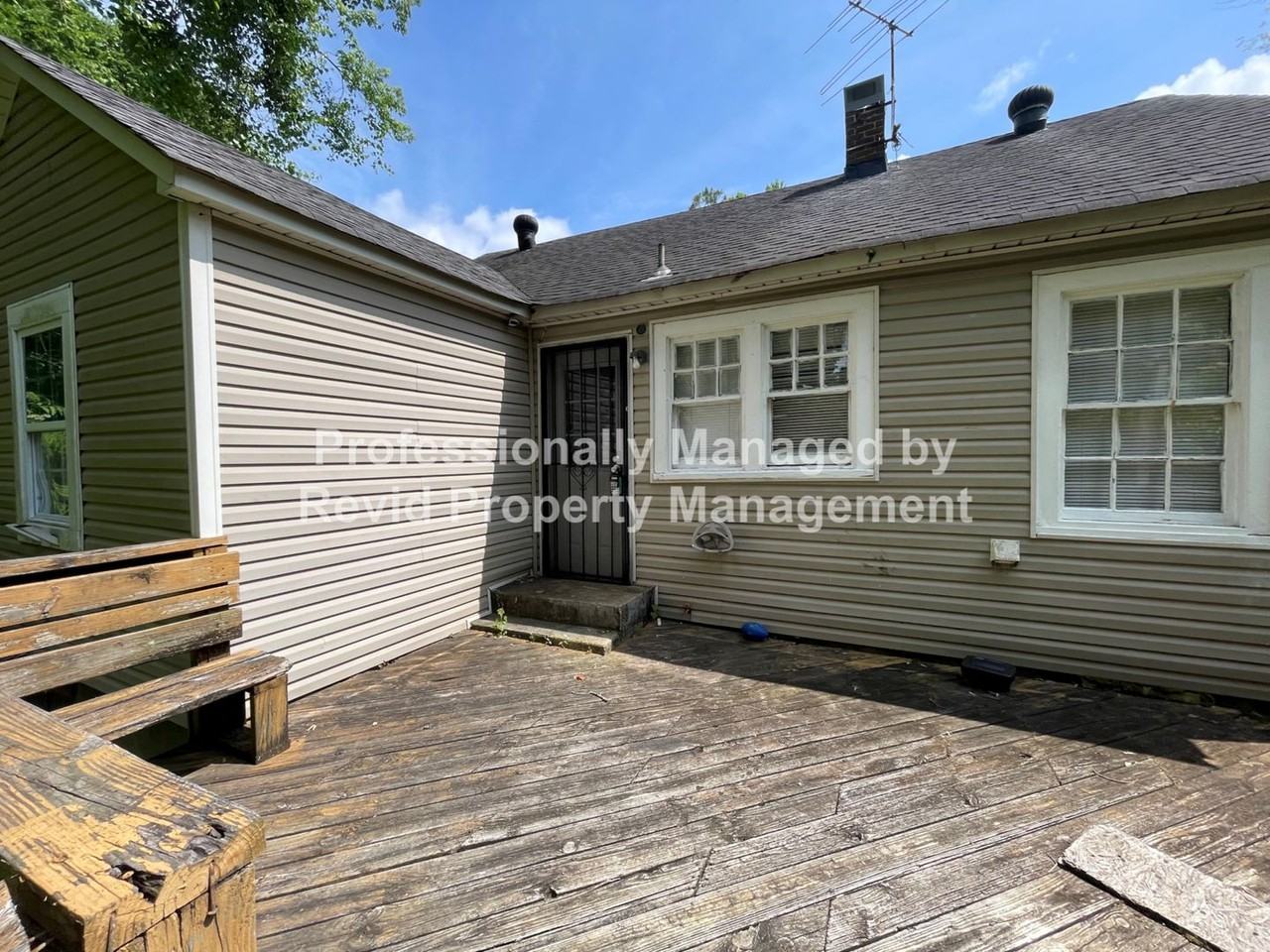 3560 Stuart Rd - Photo 2 of 17