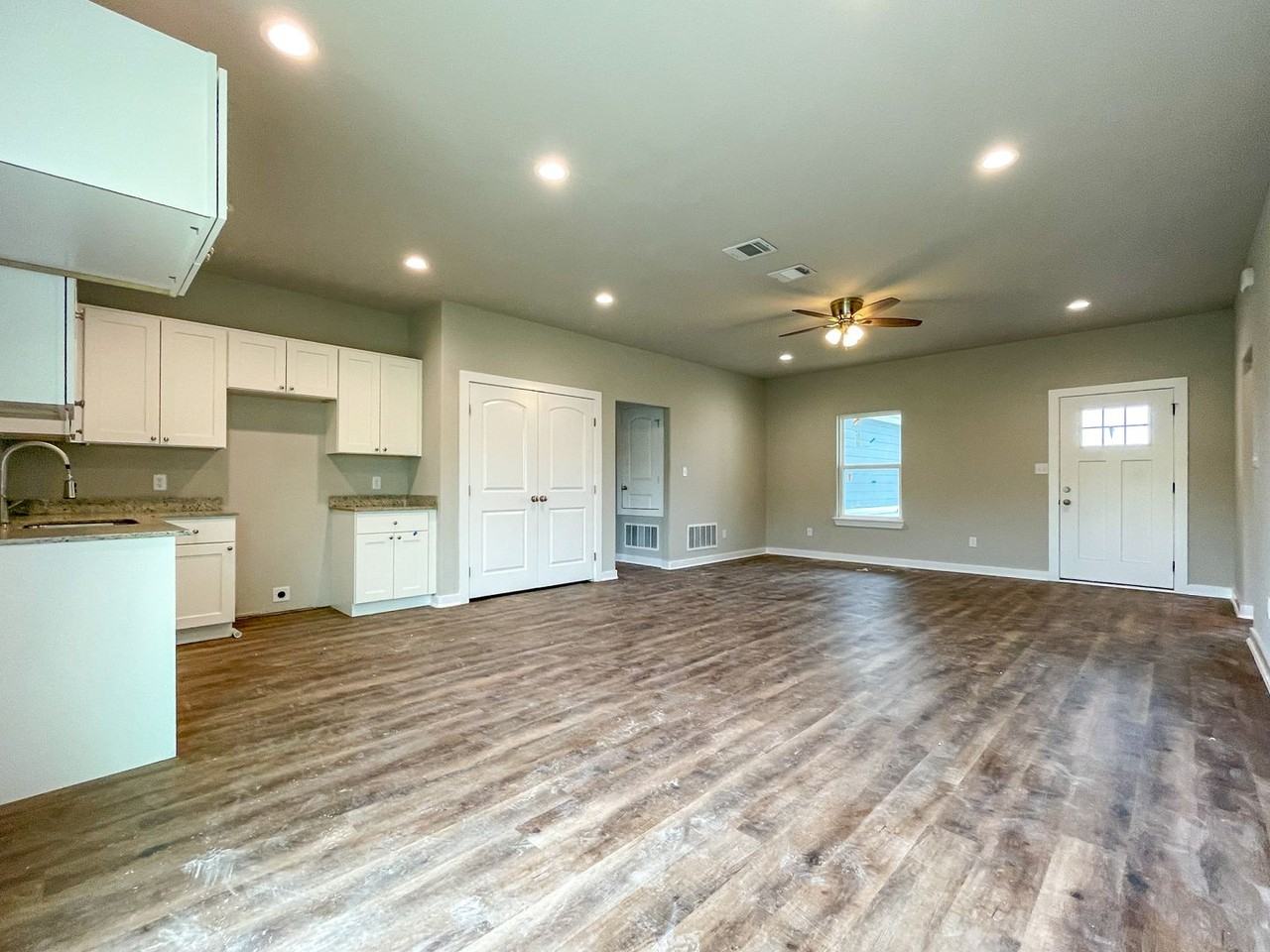 3620 Skylane Ave - Photo 2 of 11