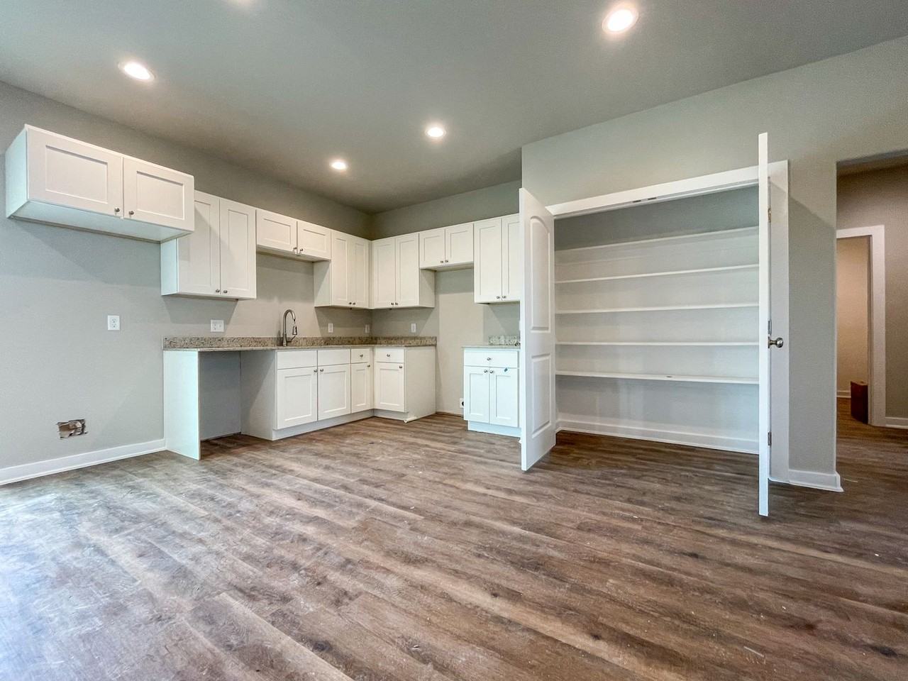 3620 Skylane Ave - Photo 3 of 11
